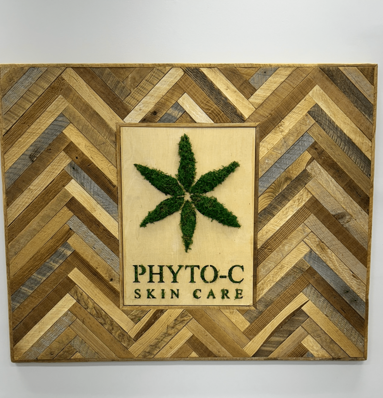 Logo in moss for corporate office design